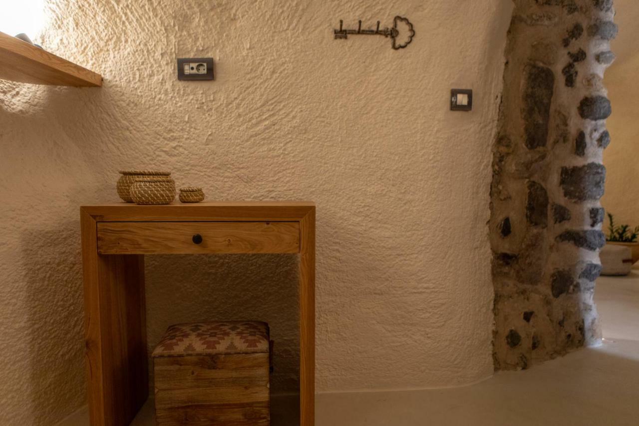 Nalas Suites Emporio  Bagian luar foto